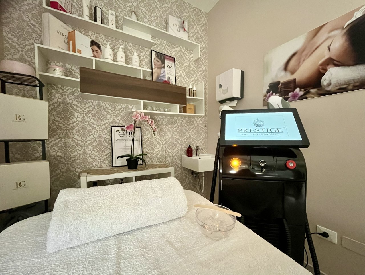 Cabina con il laser Prestige multi-sorgenti